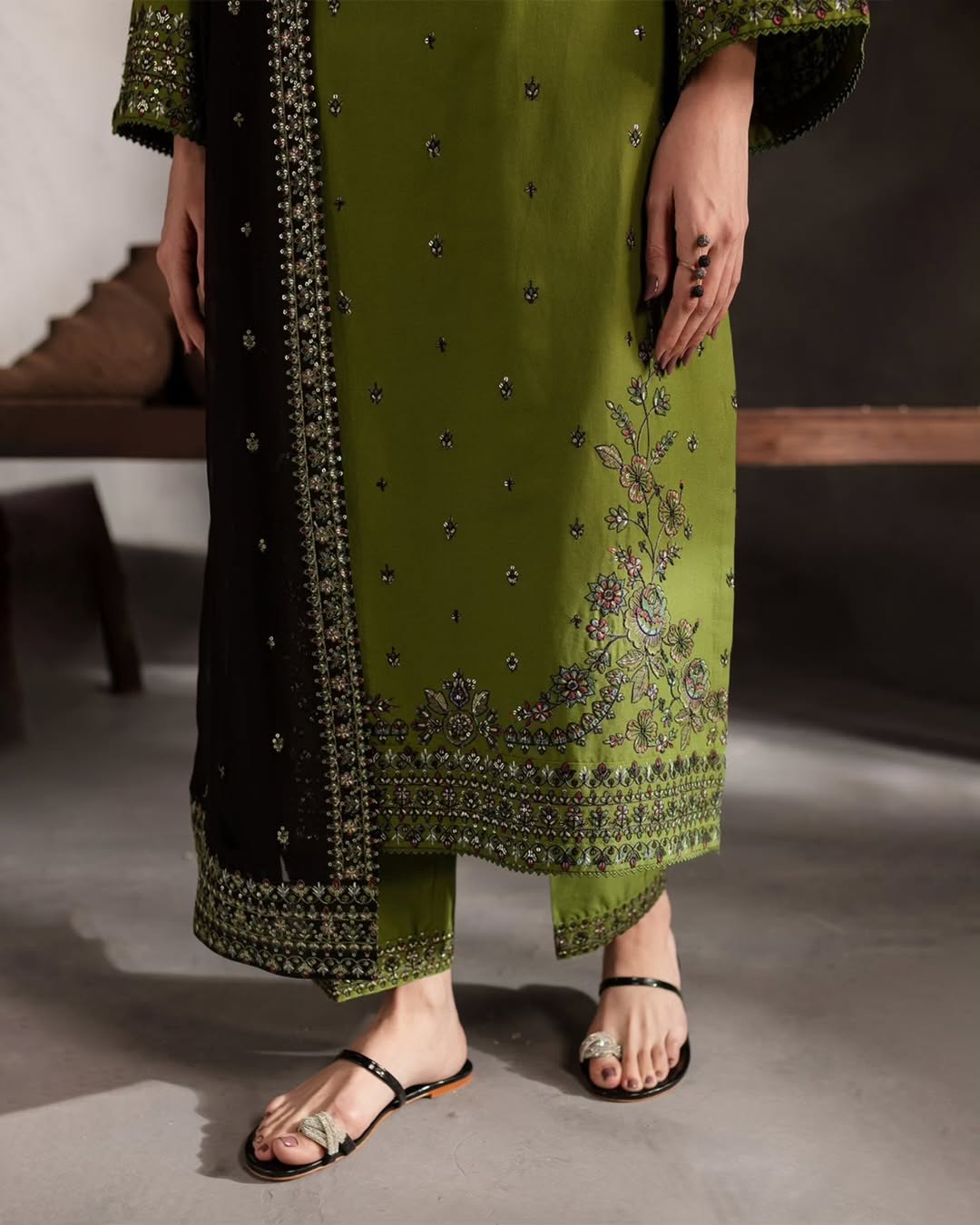 Ezzah 3pc - Lawn Embroidered