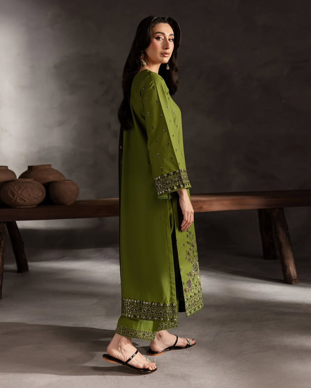 Ezzah 3pc - Lawn Embroidered