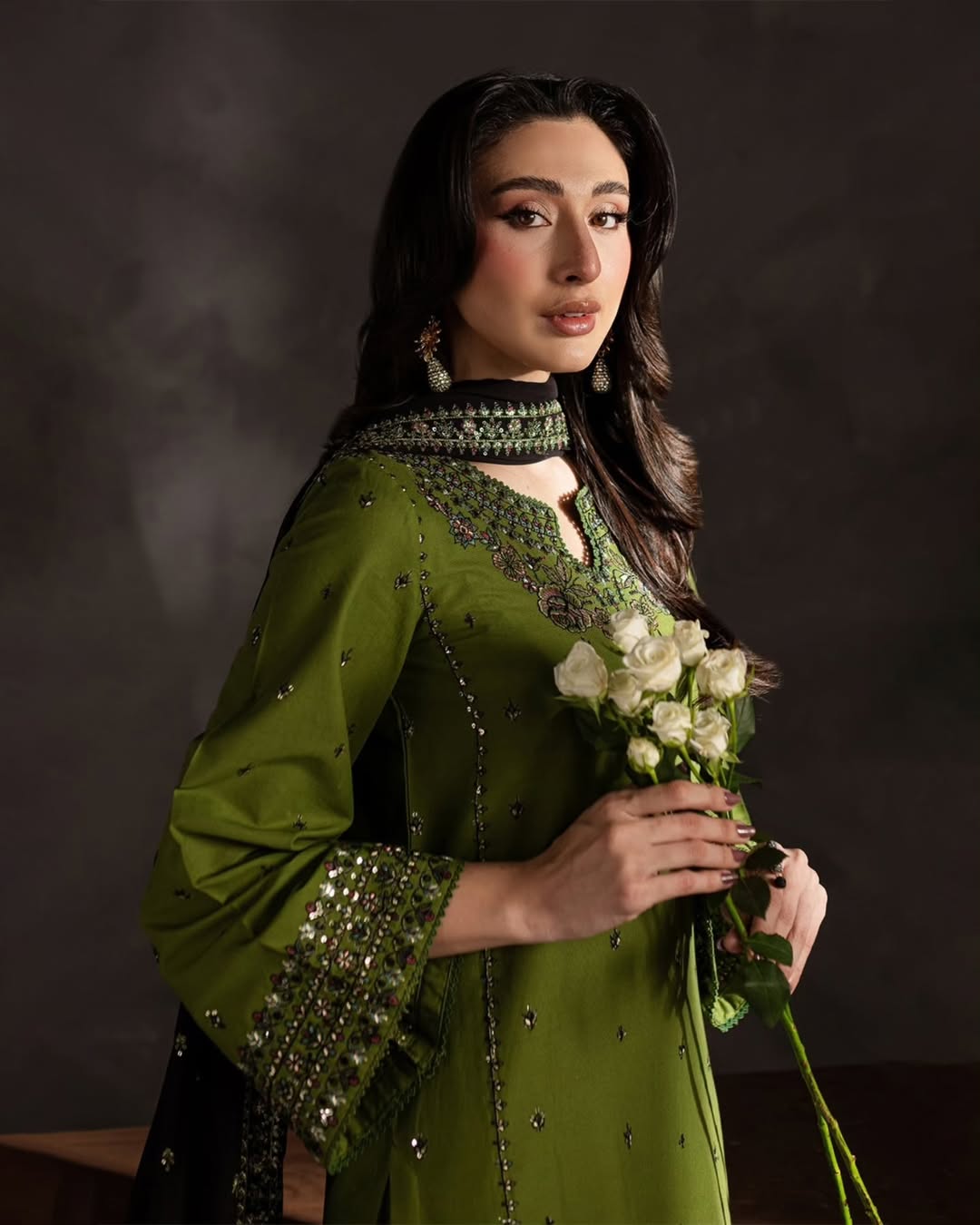 Ezzah 3pc - Lawn Embroidered