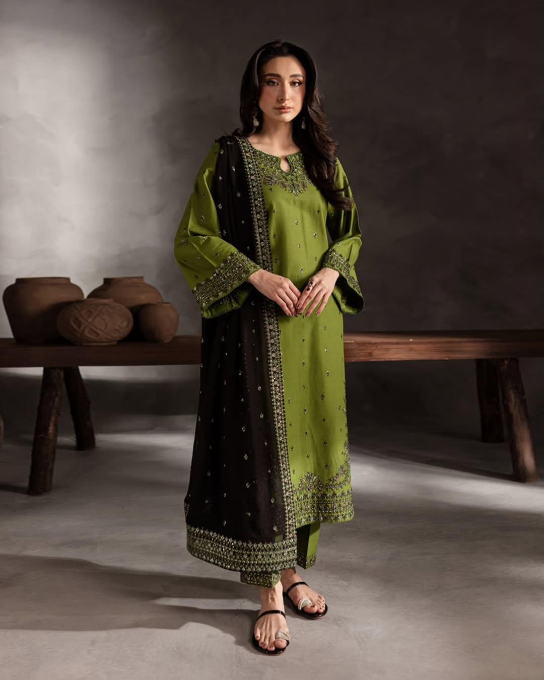 Ezzah 3pc - Lawn Embroidered