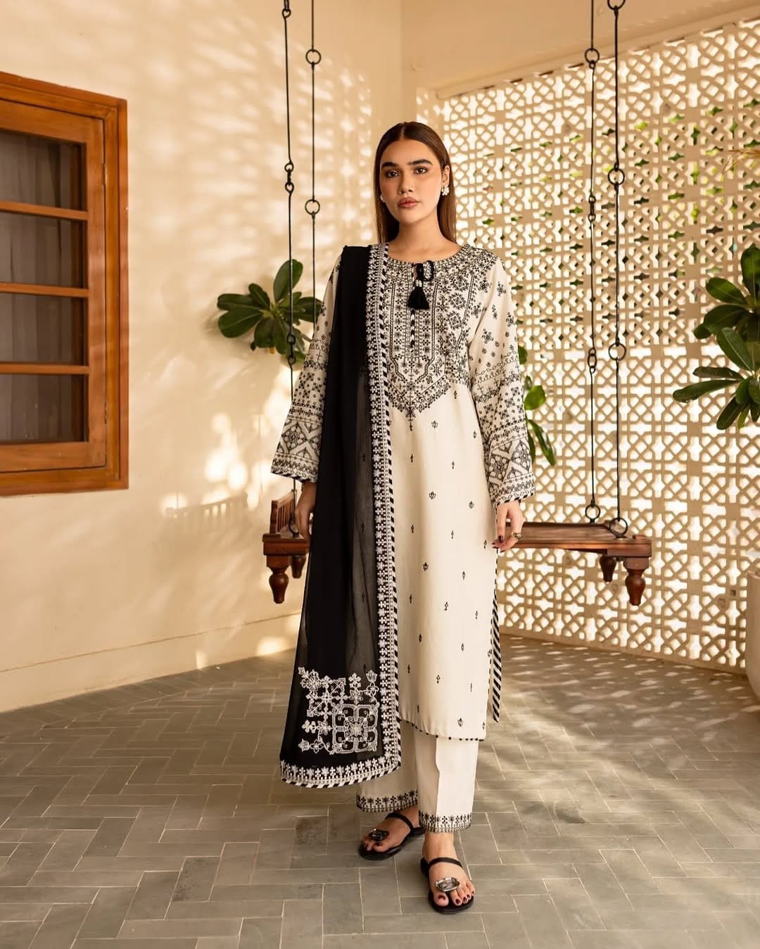 Arfa 3PC - Lawn Embroidered