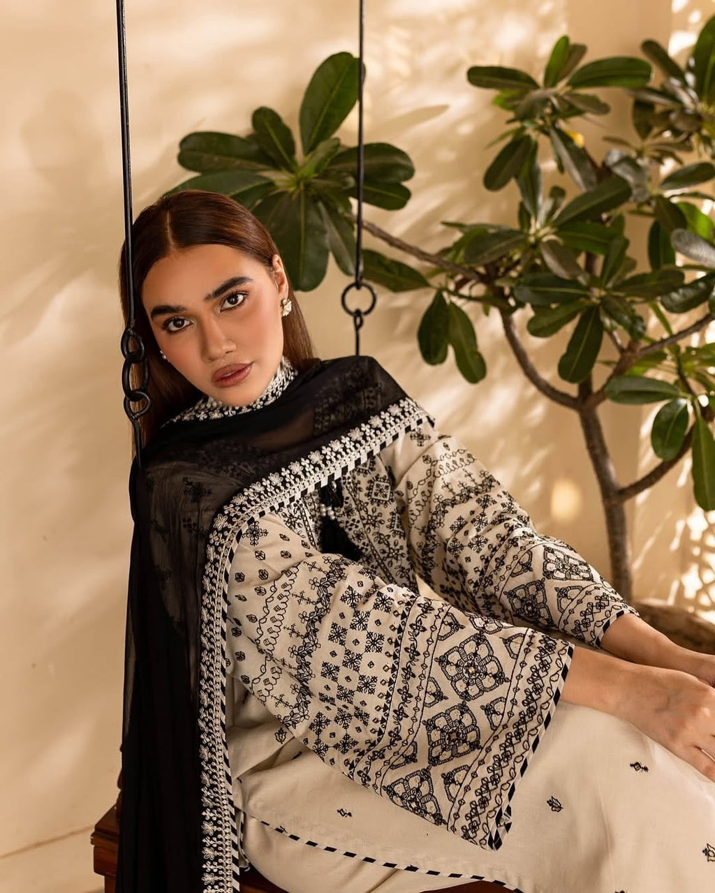 Arfa 3PC - Lawn Embroidered
