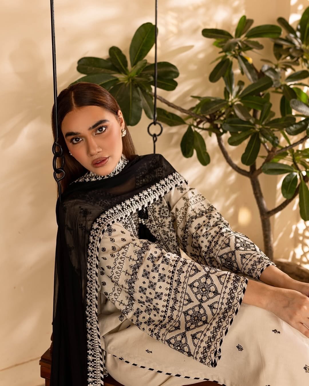 Arfa 3PC - Lawn Embroidered