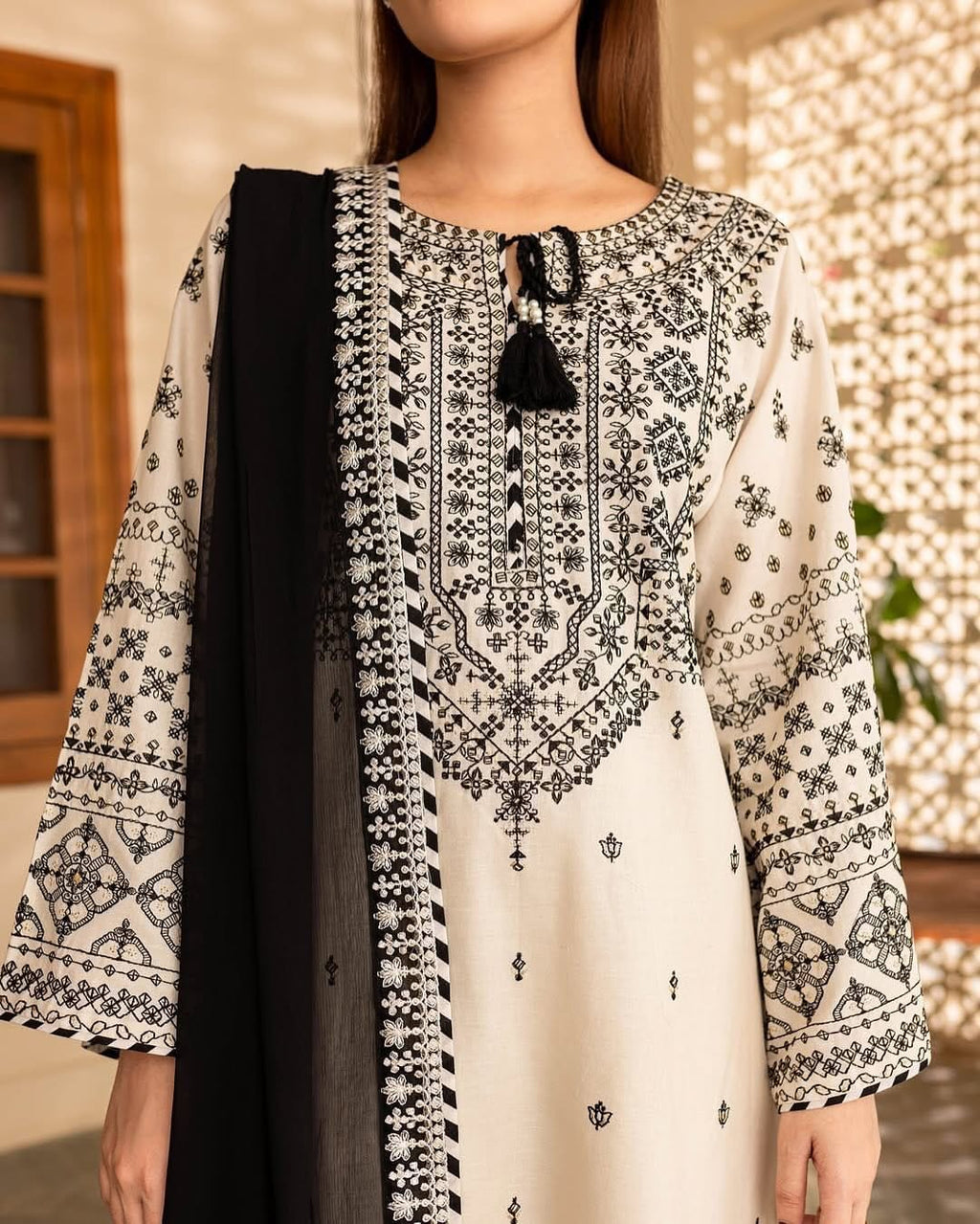 Arfa 3PC - Lawn Embroidered