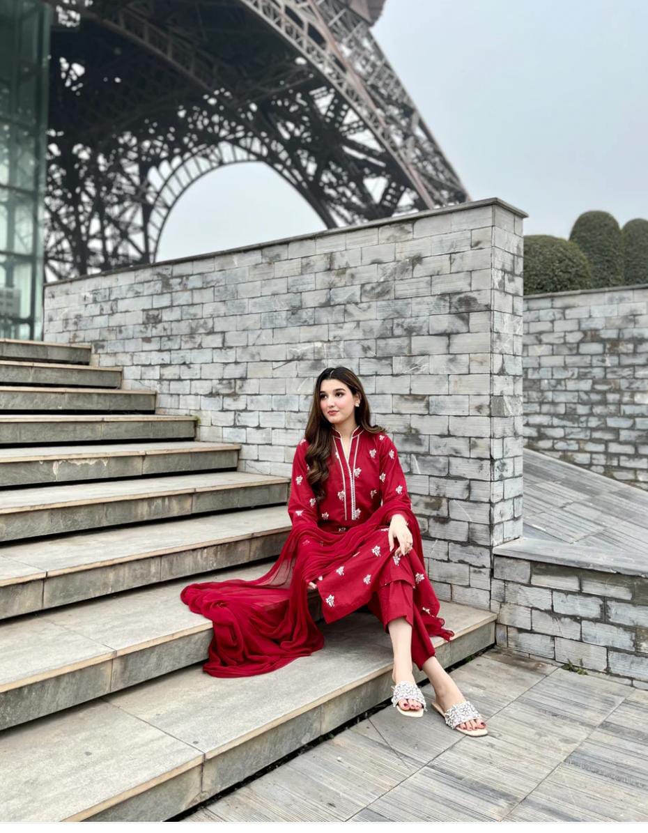 Lily Embroidered Lawn 3pc