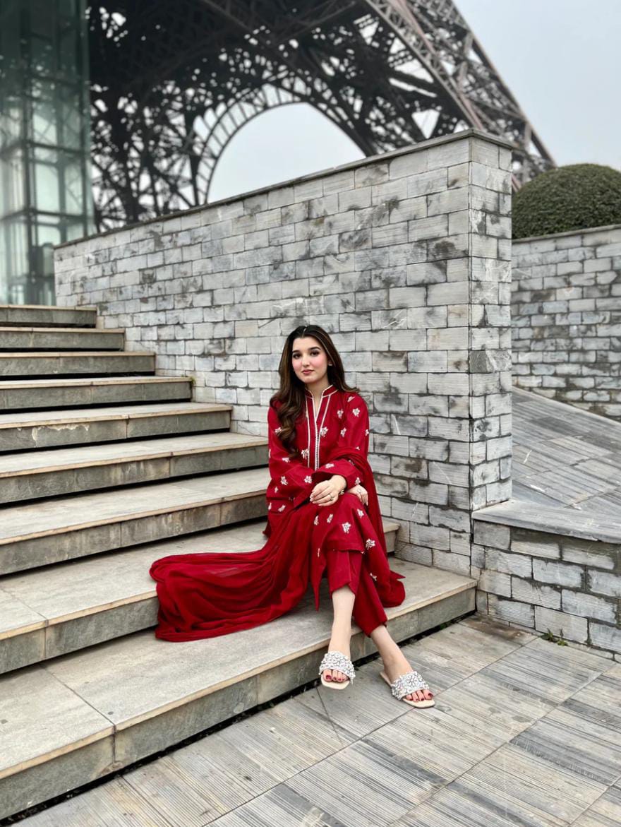 Lily Embroidered Lawn 3pc