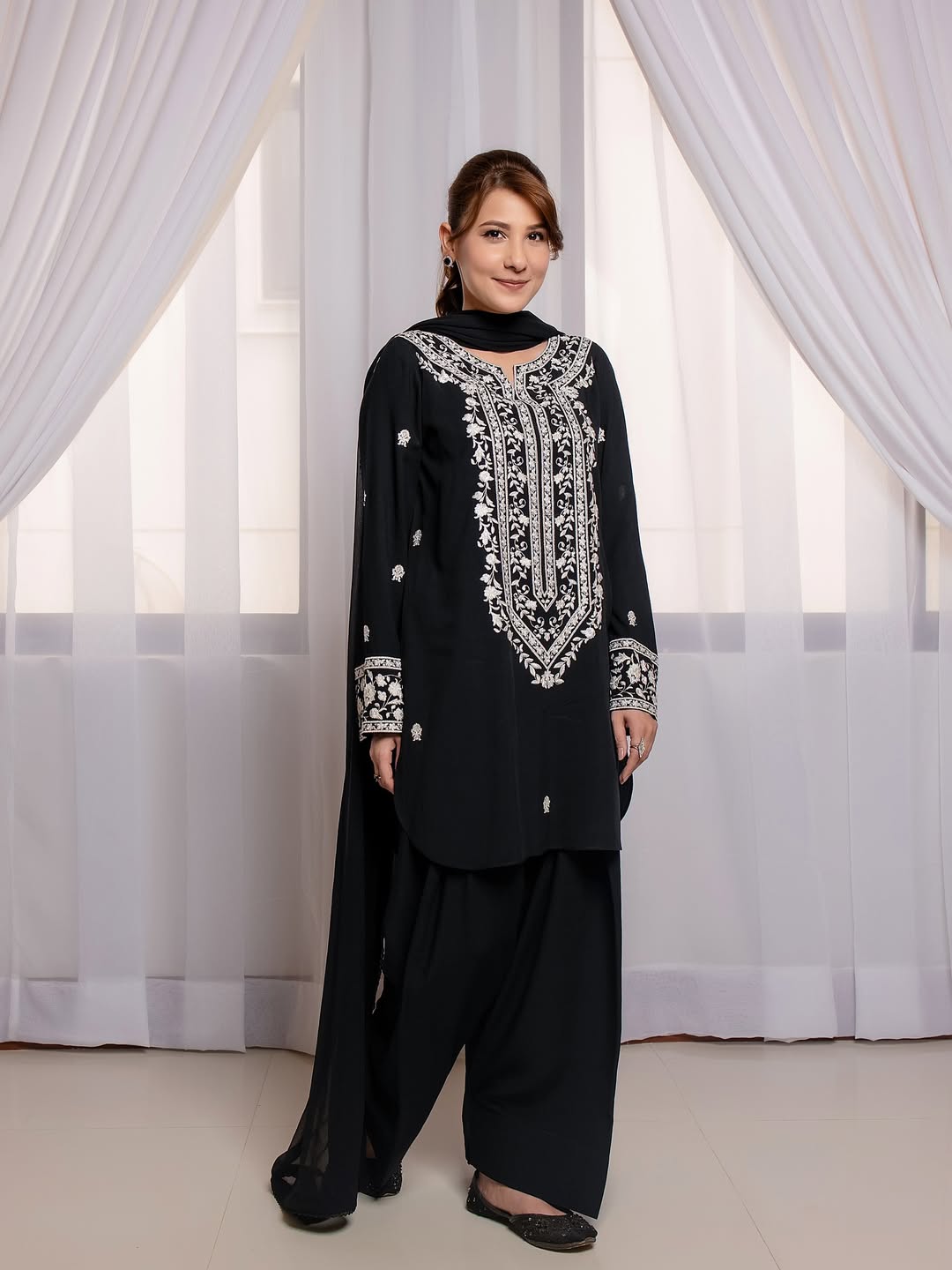 Hina Embroidered 2pc