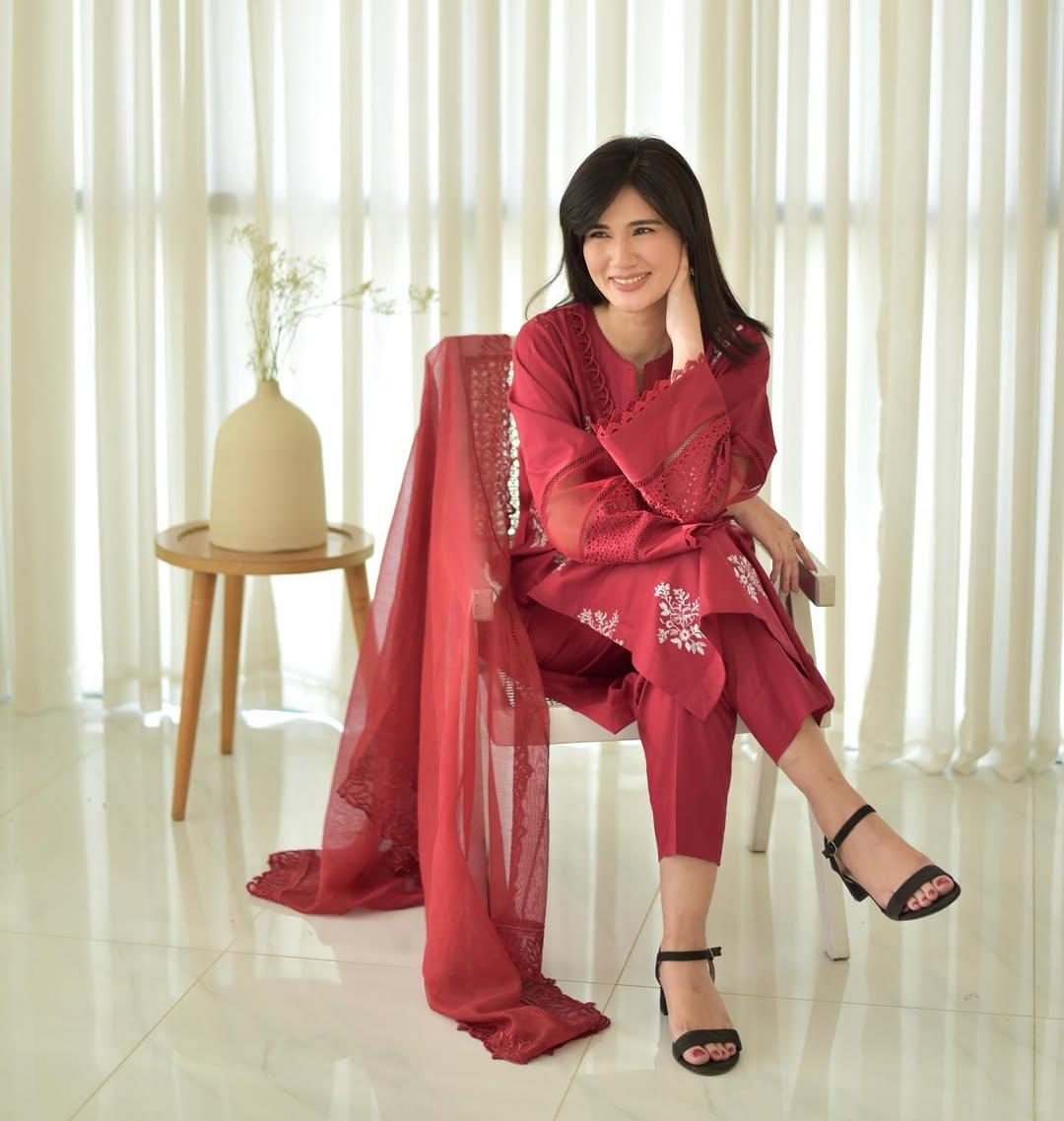 Hooriya Embroidered 2pc